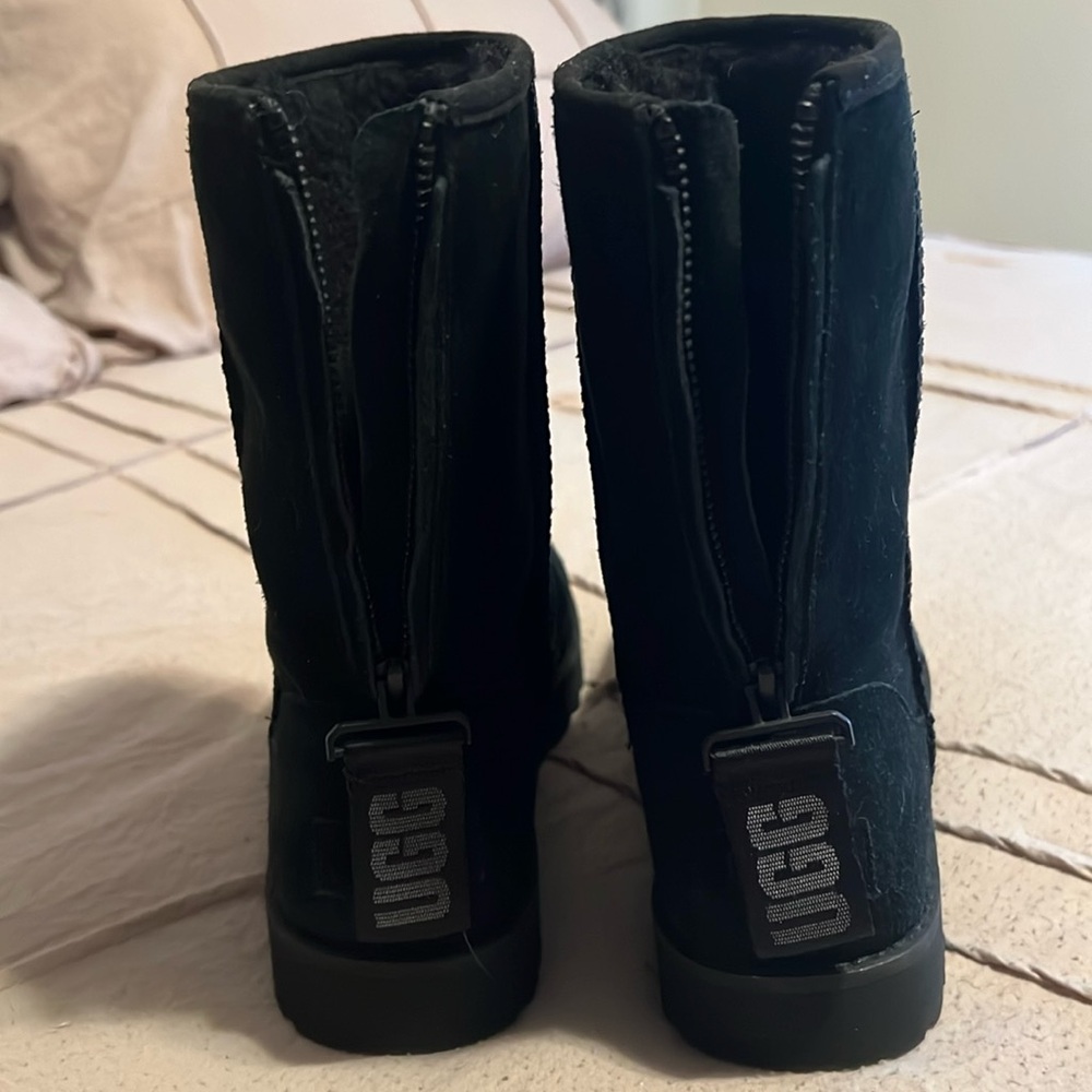 UGGS